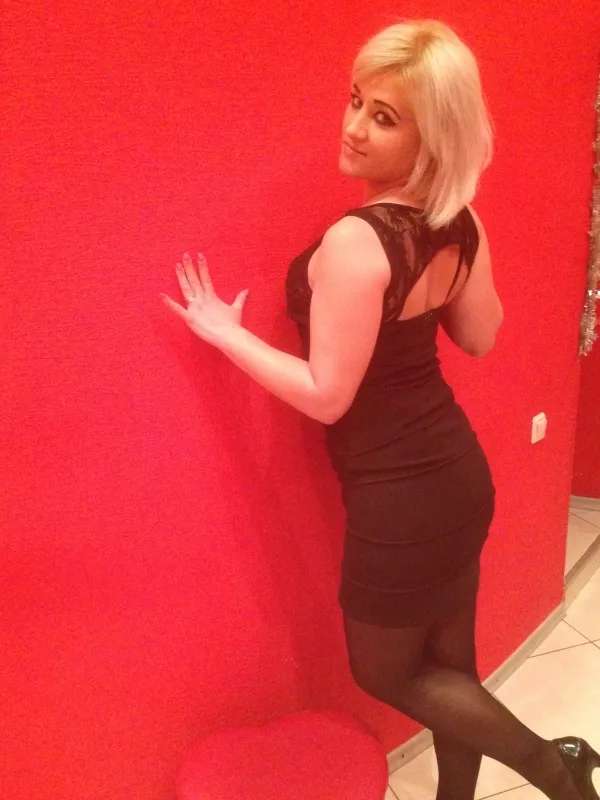 Blondine Auf Lilas Couch Ficken Rathenow